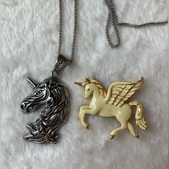 Bundle‎ of 2 Unicorns Necklace & Pin - Picture 1 of 6